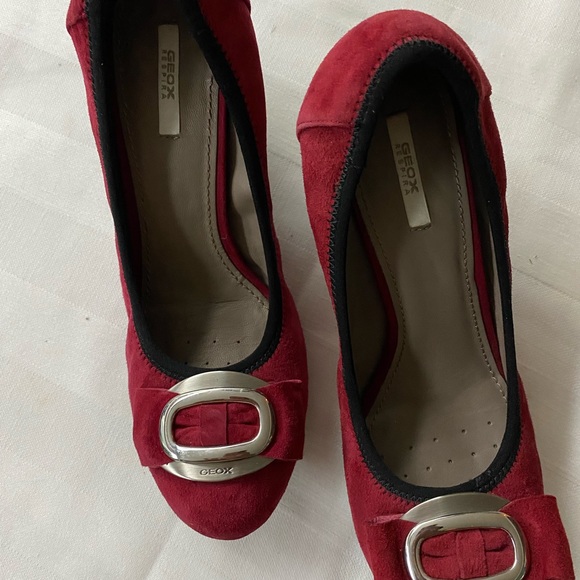 Geox Respira Audrey Dark Suede Red Closed Toe Pumps Size 7 Shoes for Women - Picture 3 of 4